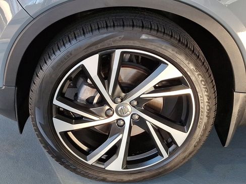 Used 2022 Volvo XC40 T5 R-Design w/ Climate Package image 8