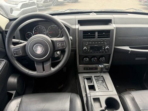 Used 2011 Jeep Liberty Sport image 14