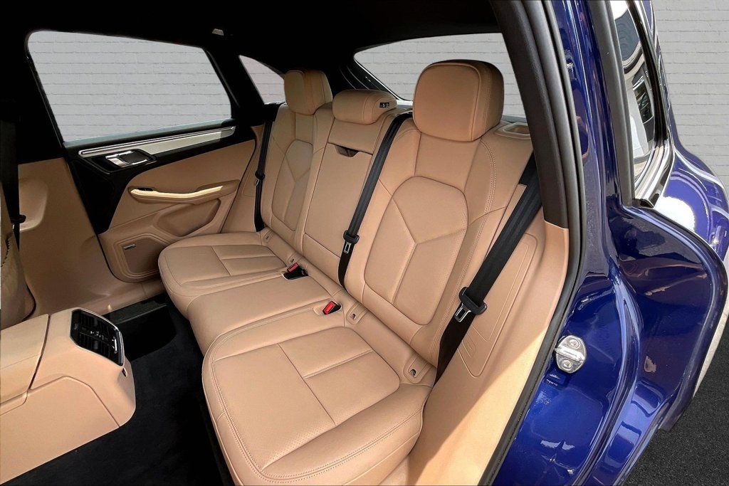 Used 2022 Porsche Macan S AWD/4WD image 21