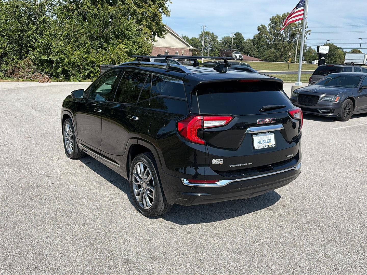 Used 2022 GMC Terrain Denali w/ Denali Premium Package AWD/4WD image 3