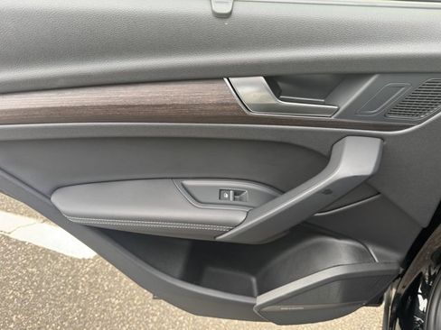 Certified 2025 Audi Q5 2.0T Premium w/ Convenience Plus Package image 37