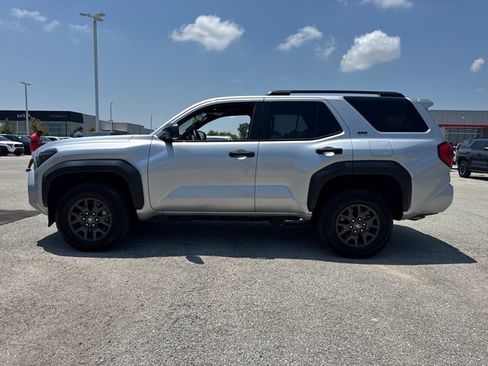 Used 2025 Toyota 4Runner SR5 AWD/4WD image 3