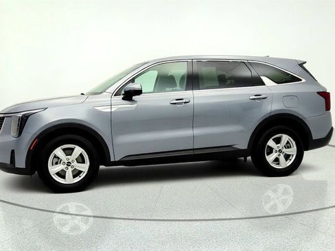 Used 2025 Kia Sorento LX FWD image 8
