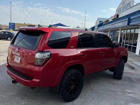 Used 2022 Toyota 4Runner SR5 AWD/4WD image 5