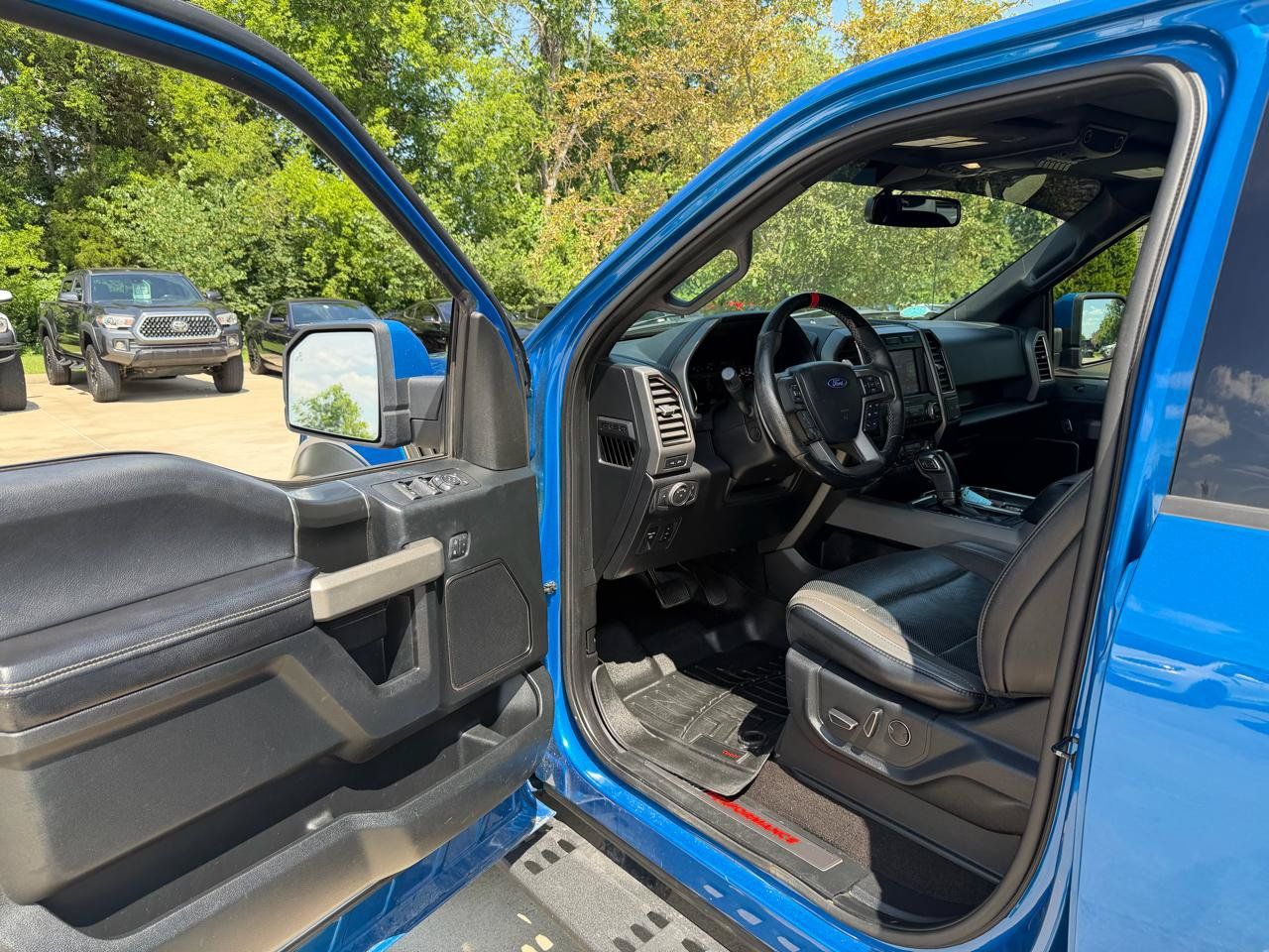 Used 2019 Ford F150 Raptor w/ Equipment Group 802A Luxury AWD/4WD image 11