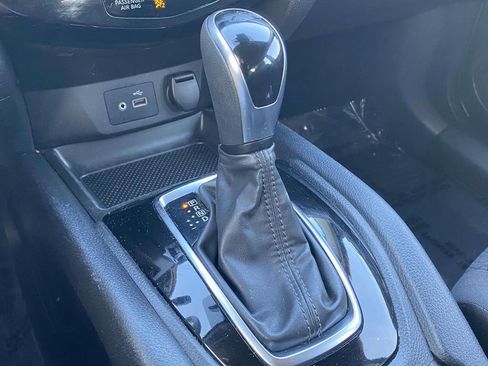 Used 2021 Nissan Rogue Sport S image 27