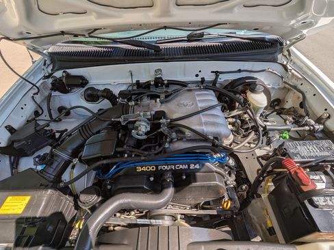 Used 2002 Toyota Tacoma 4x4 Xtracab V6 w/ SR5 Pkg w/ Chrome Pkg image 9