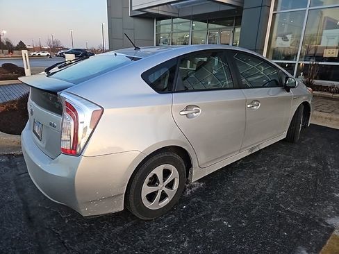 Used 2014 Toyota Prius Two image 2
