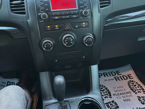 Used 2011 Kia Sorento LX w/ Convenience Pkg image 29