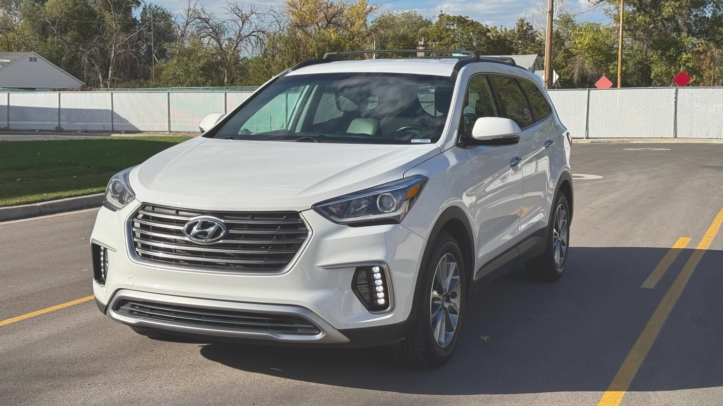 Used 2017 Hyundai Santa Fe Limited AWD/4WD image 1
