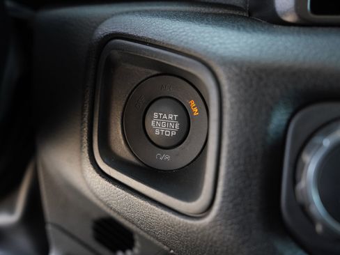 Used 2025 Jeep Wrangler Sport S image 16