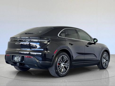 Certified 2025 Porsche Macan 4S Electric AWD/4WD image 8