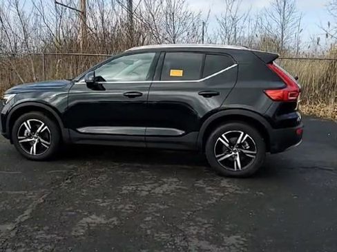 Used 2025 Volvo XC40 B5 Core image 6