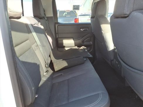 Used 2022 Nissan Frontier SV image 9