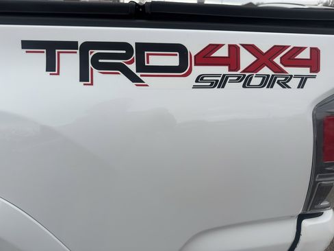 Used 2022 Toyota Tacoma TRD Sport w/ Technology Package image 9