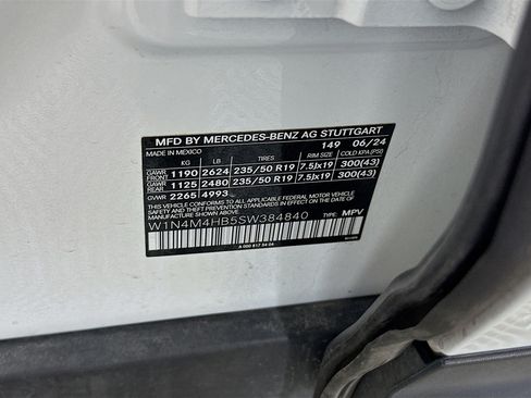 Used 2025 Mercedes-Benz GLB 250 4MATIC image 12