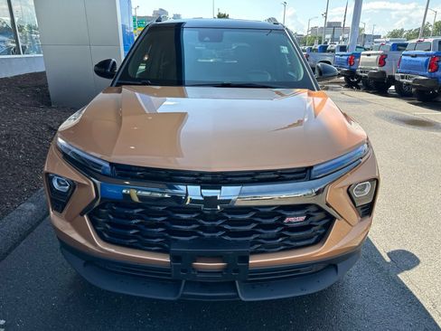Used 2024 Chevrolet TrailBlazer RS w/ Convenience Package AWD/4WD image 2
