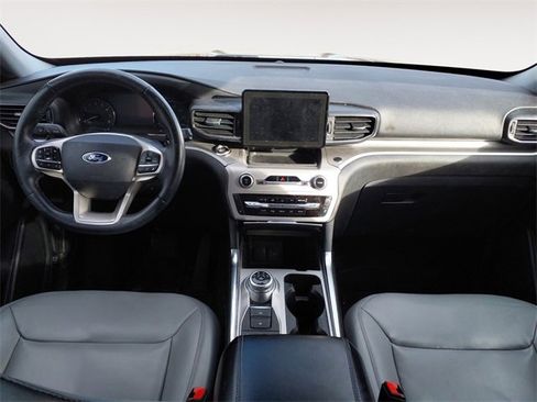 Used 2021 Ford Explorer XLT w/ Equipment Group 202A image 10