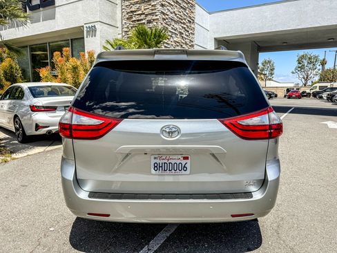 Used 2019 Toyota Sienna XLE w/ XLE Navigation Package AWD/4WD image 11
