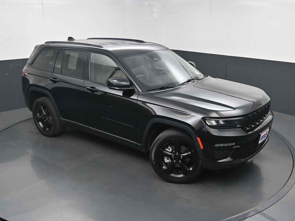 Used 2023 Jeep Grand Cherokee Limited w/ Black Appearance Package AWD/4WD image 35