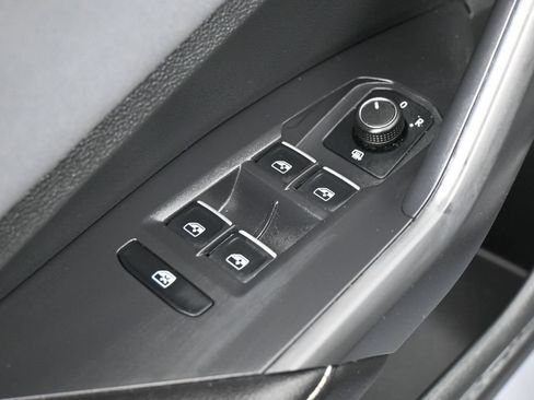 Used 2025 Volkswagen Jetta SE FWD image 14