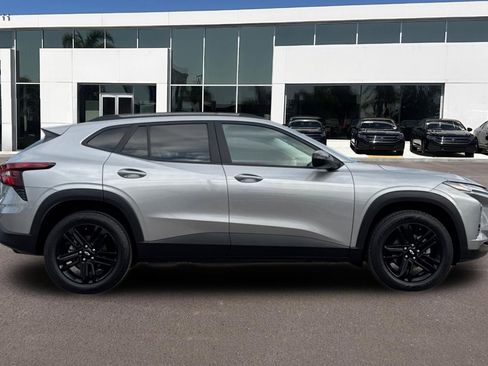 Used 2024 Chevrolet Trax ACTIV w/ Sunroof Package image 2