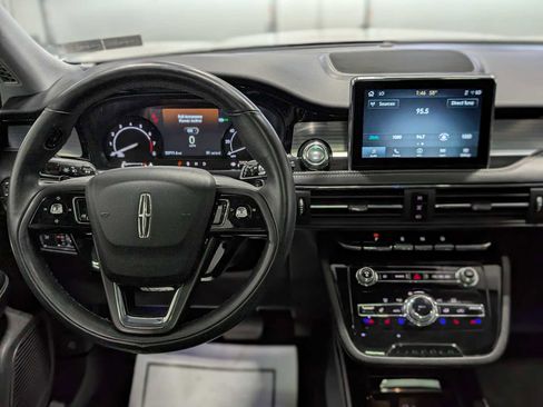 Used 2022 Lincoln Corsair AWD w/ Premium Package image 5