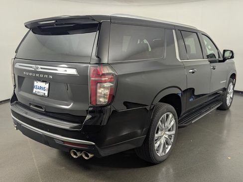 Used 2023 Chevrolet Suburban High Country image 7