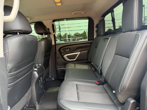 Used 2017 Nissan Titan PRO-4X AWD/4WD image 17