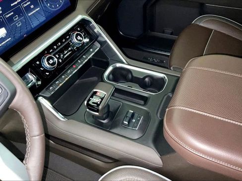 Used 2023 GMC Sierra 1500 Denali AWD/4WD image 18