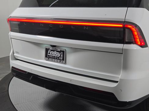 Used 2026 Lincoln Navigator Reserve AWD/4WD image 5