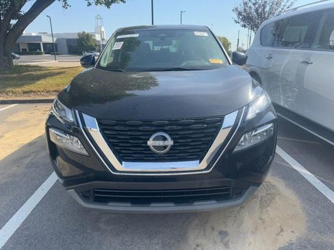 Used 2023 Nissan Rogue SV image 2