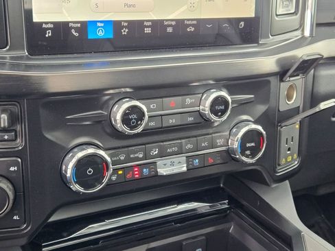 New 2026 Ford F250 Lariat w/ Black Appearance Package image 27