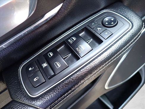 Used 2019 RAM 1500 Laramie AWD/4WD image 16
