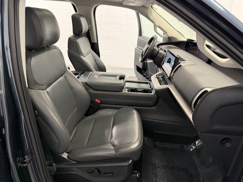 Used 2025 Ford Expedition Active AWD/4WD image 16