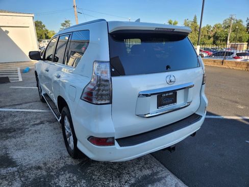 Used 2017 Lexus GX 460 Premium w/ Premium Package AWD/4WD image 3
