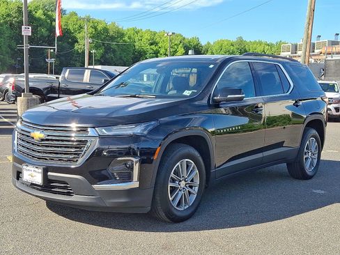 Used 2023 Chevrolet Traverse LT AWD/4WD image 3