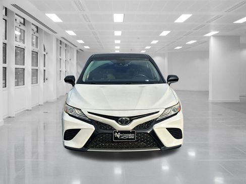 Used 2020 Toyota Camry XSE image 2