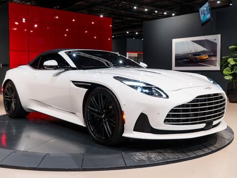 Used 2024 Aston Martin DB12 Convertible image 47