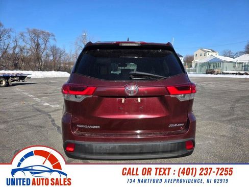 Used 2017 Toyota Highlander XLE image 4