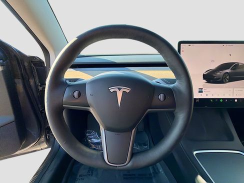 Used 2023 Tesla Model 3 Standard Range image 33