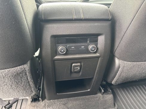 Used 2019 Chevrolet Traverse LT FWD image 16