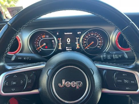 Used 2020 Jeep Wrangler Unlimited Sahara image 17
