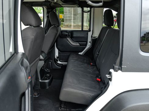 Used 2018 Jeep Wrangler Unlimited Sport S AWD/4WD image 36