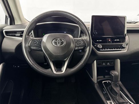 Certified 2025 Toyota Corolla Cross XLE FWD image 29
