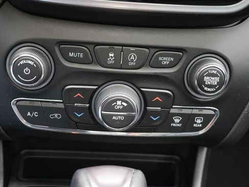 Used 2020 Jeep Cherokee Limited image 24