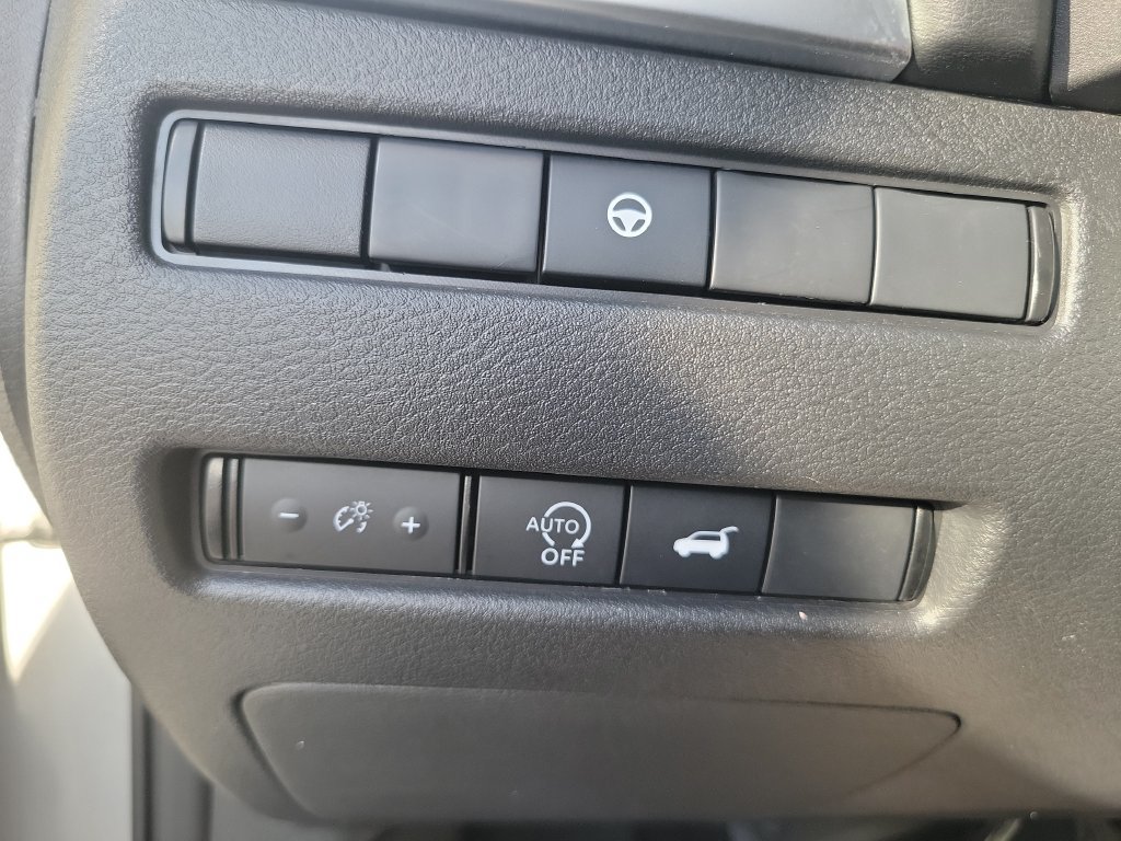 Used 2025 Nissan Rogue SV FWD image 25