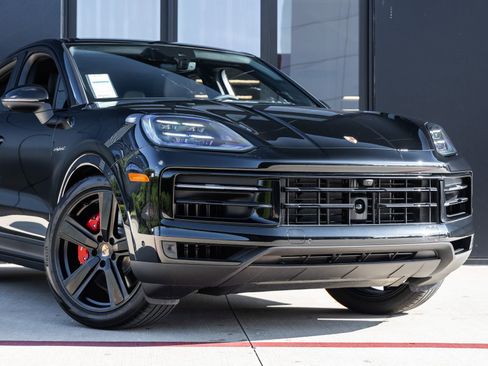 Certified 2025 Porsche Cayenne S AWD/4WD image 9