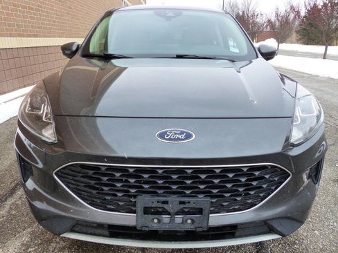 Used 2020 Ford Escape SE image 12