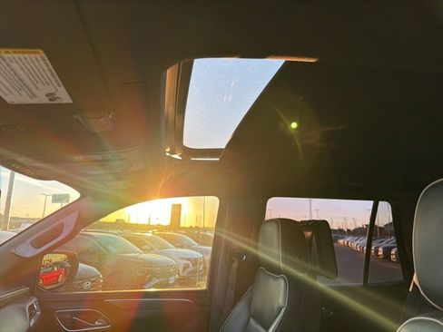 Used 2021 GMC Yukon SLT w/ SLT Luxury Plus Package image 18